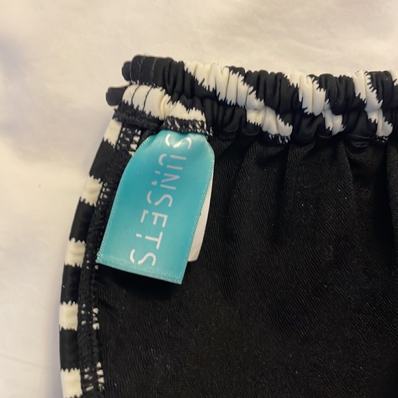 Two piece sunsets bikini. - Picture 9 of 10